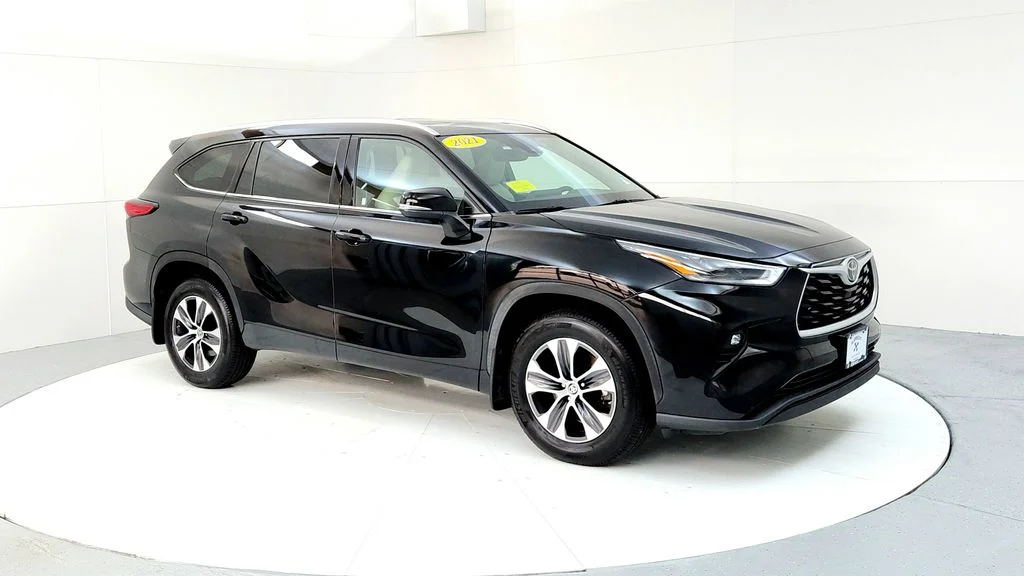 Used 2021 Black Toyota XLE image 7