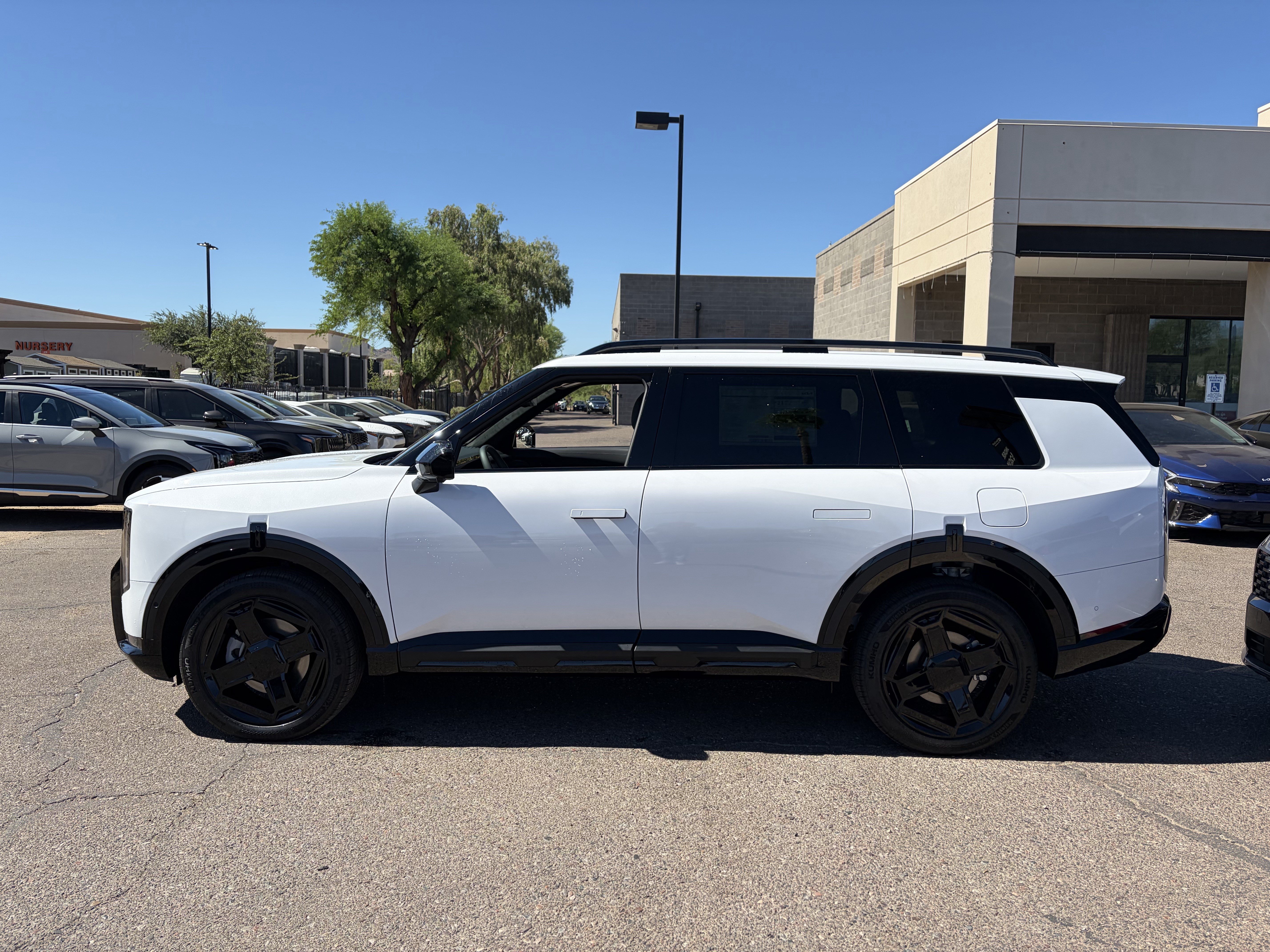 New 2027 Glacial White Pearl Kia X-LINE SX PRESTIGE image 5