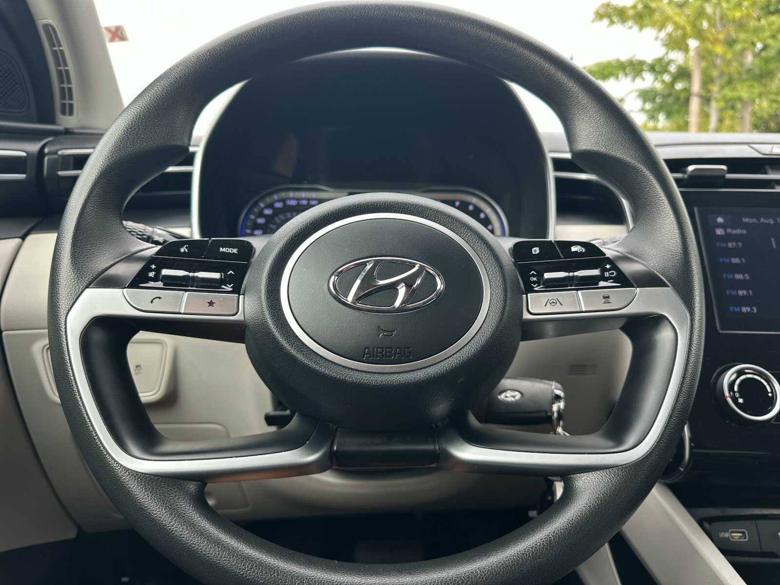 Used 2024 Shimmering Silver Hyundai SE 4D Sport Utility image 25