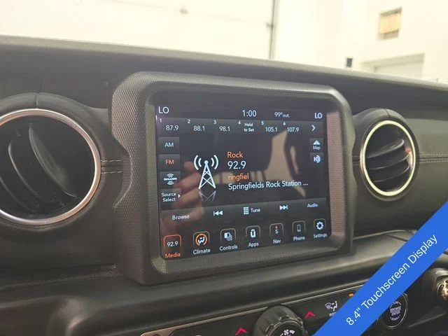 Used 2020 Bikini Pearlcoat Jeep Unlimited Sahara image 22