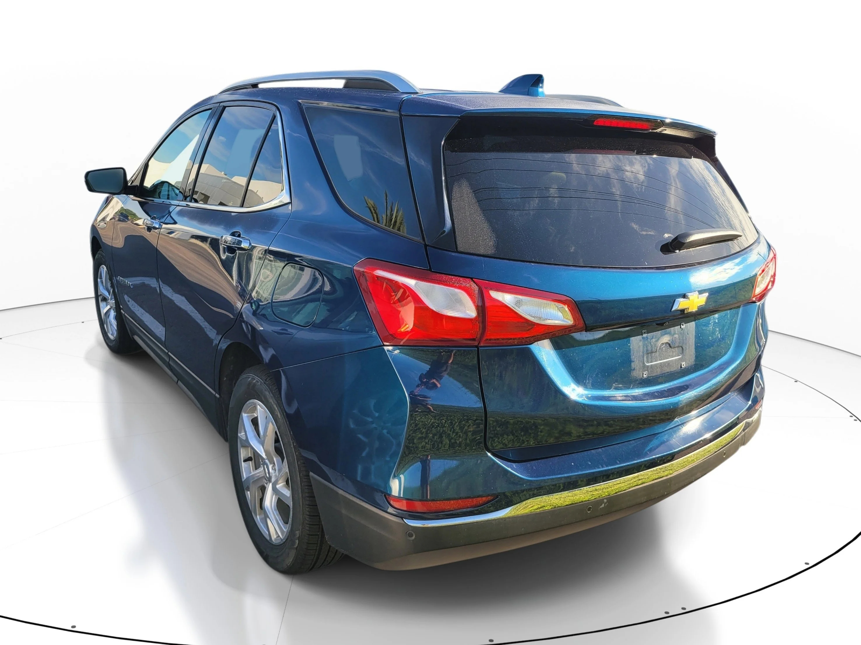 Used 2020 Pacific Blue Metallic Chevrolet Premier image 5