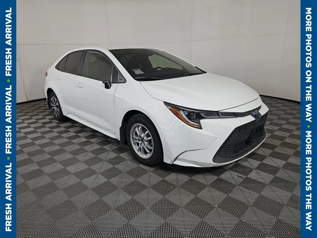 Used 2022 White Toyota LE image 1