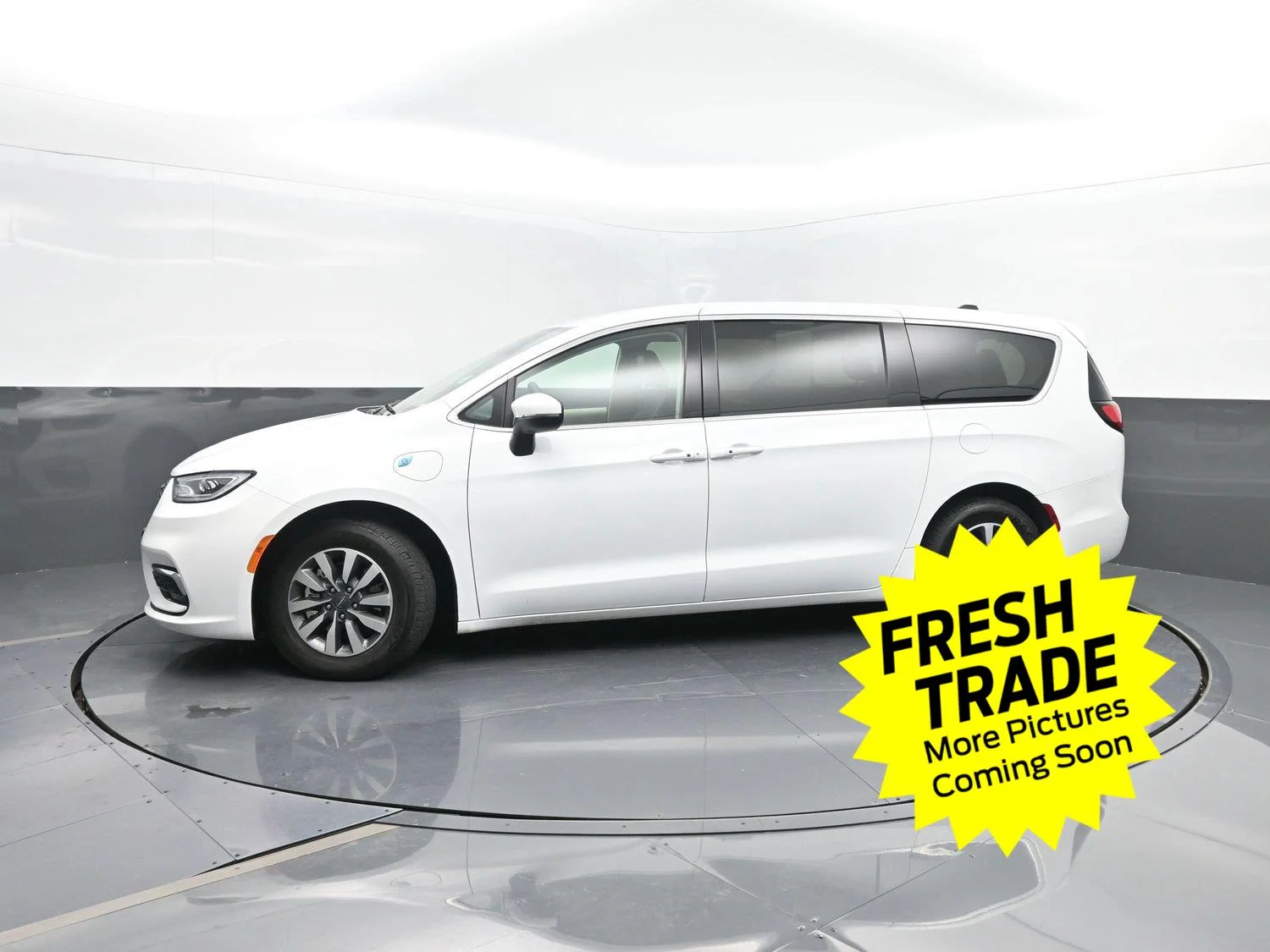 Used 2023 Bright White Clearcoat Chrysler Hybrid Touring L image 37