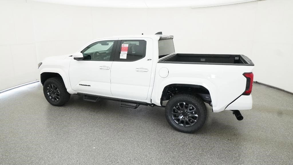 2025 Toyota Tacoma SR5 - Photo 17
