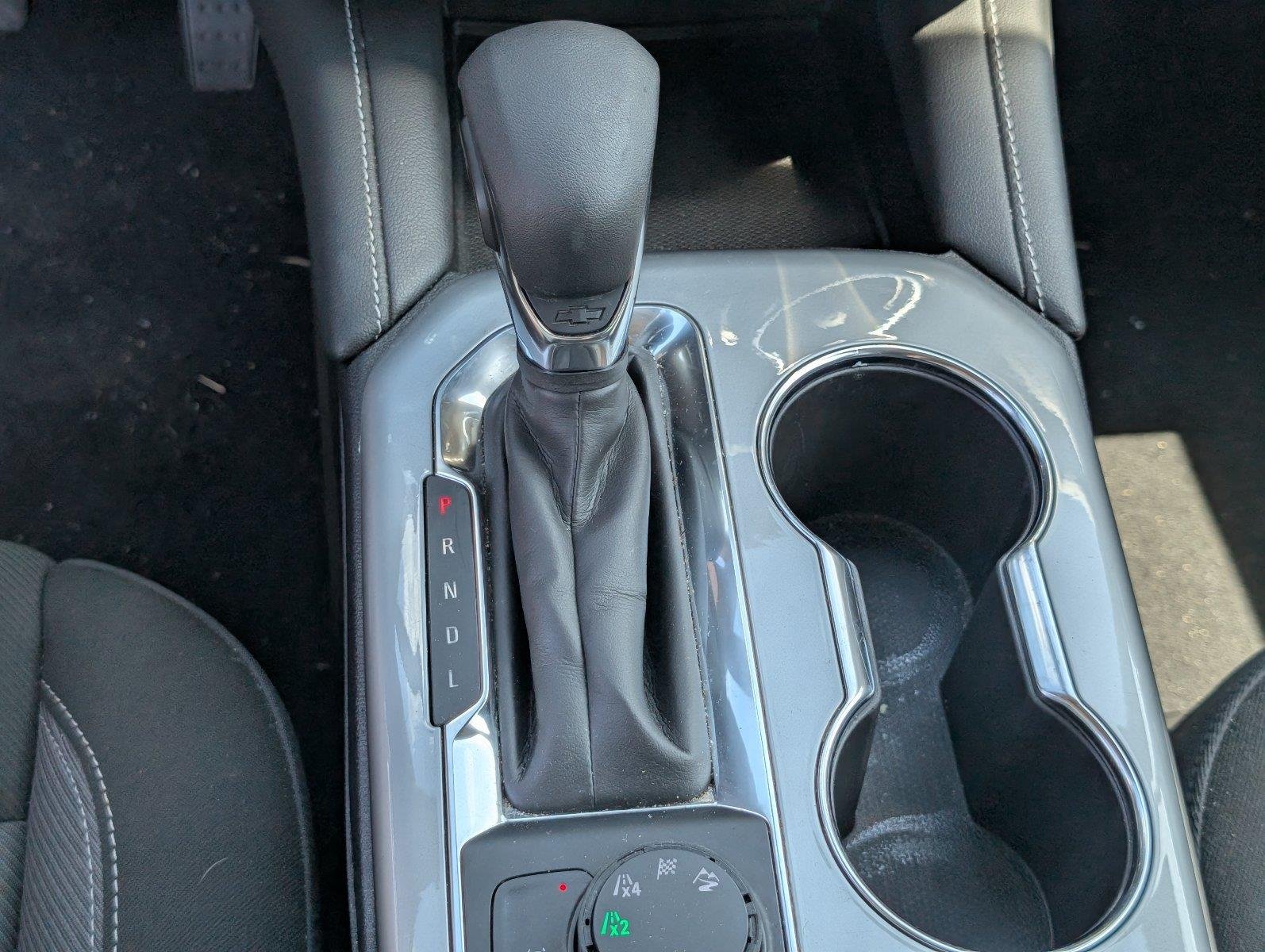 Used 2025 Riptide Blue Metallic Chevrolet 2LT image 25