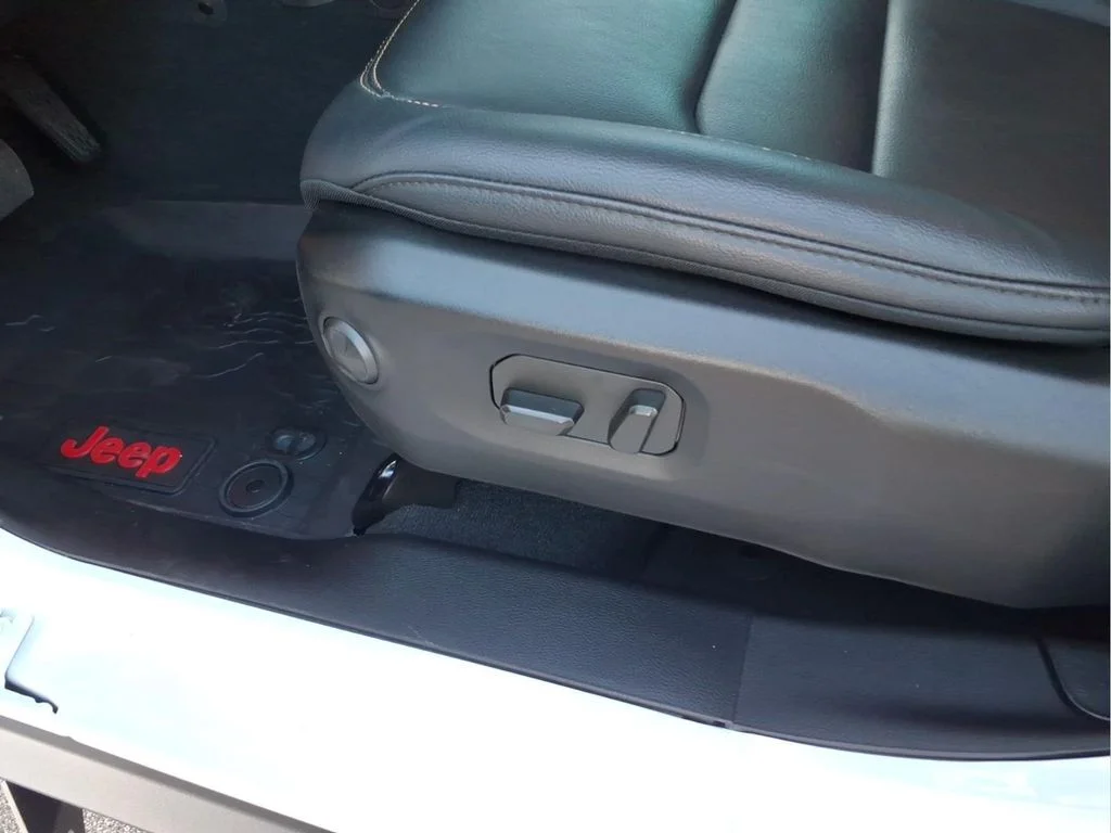 Used 2024 White Jeep Sahara image 21