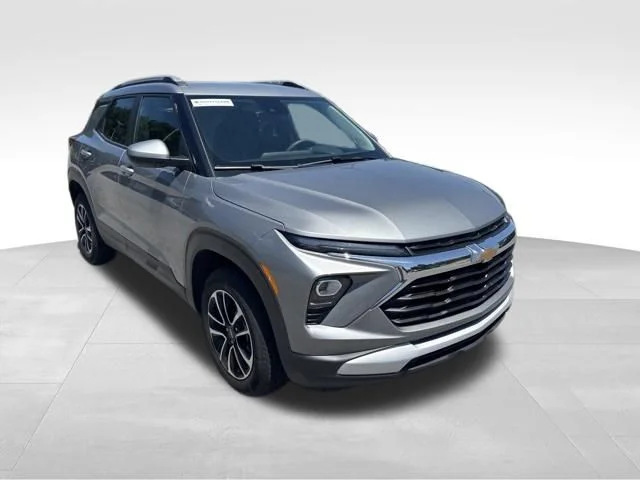 Used 2025 Gray Chevrolet LT image 3
