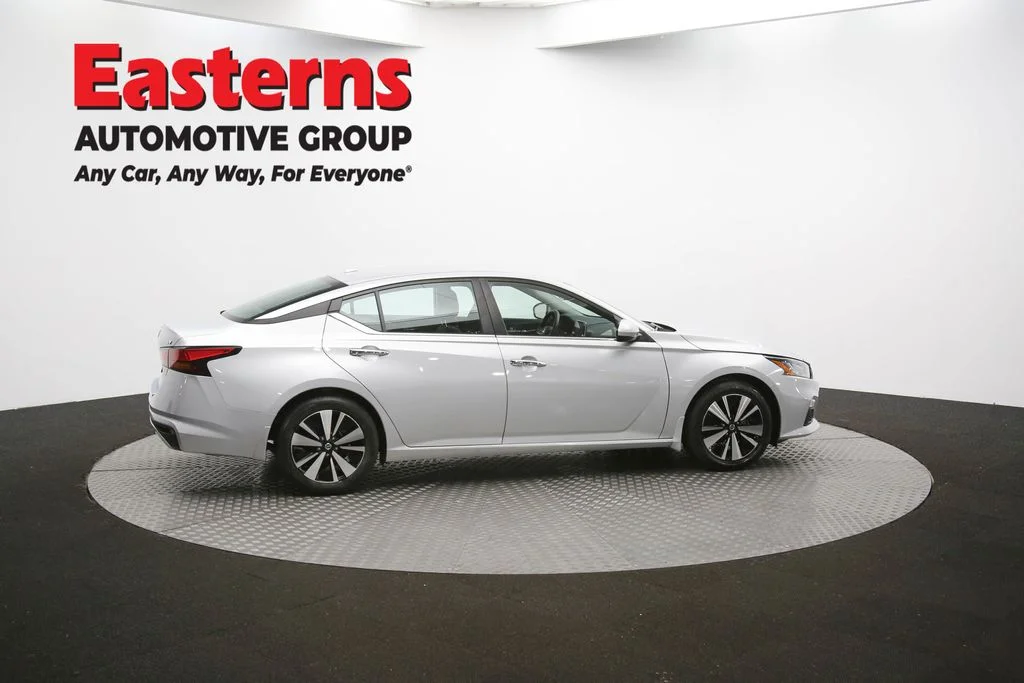 Used 2022 Silver Nissan 2.5 SV image 43