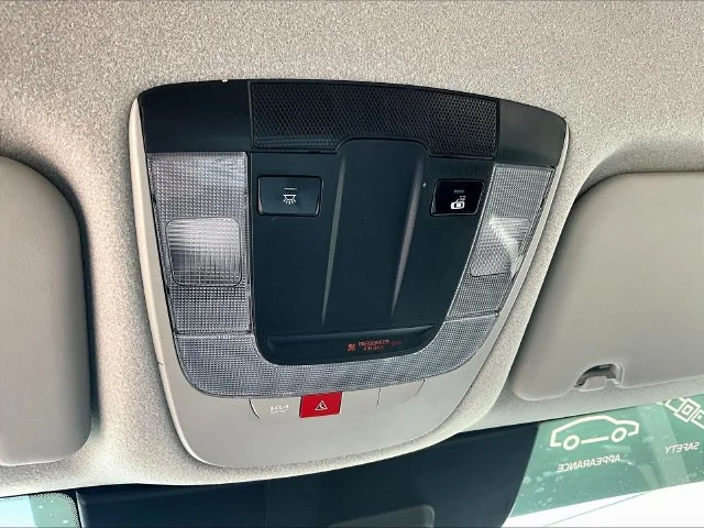 Used 2024 Blue Kia Wind image 17