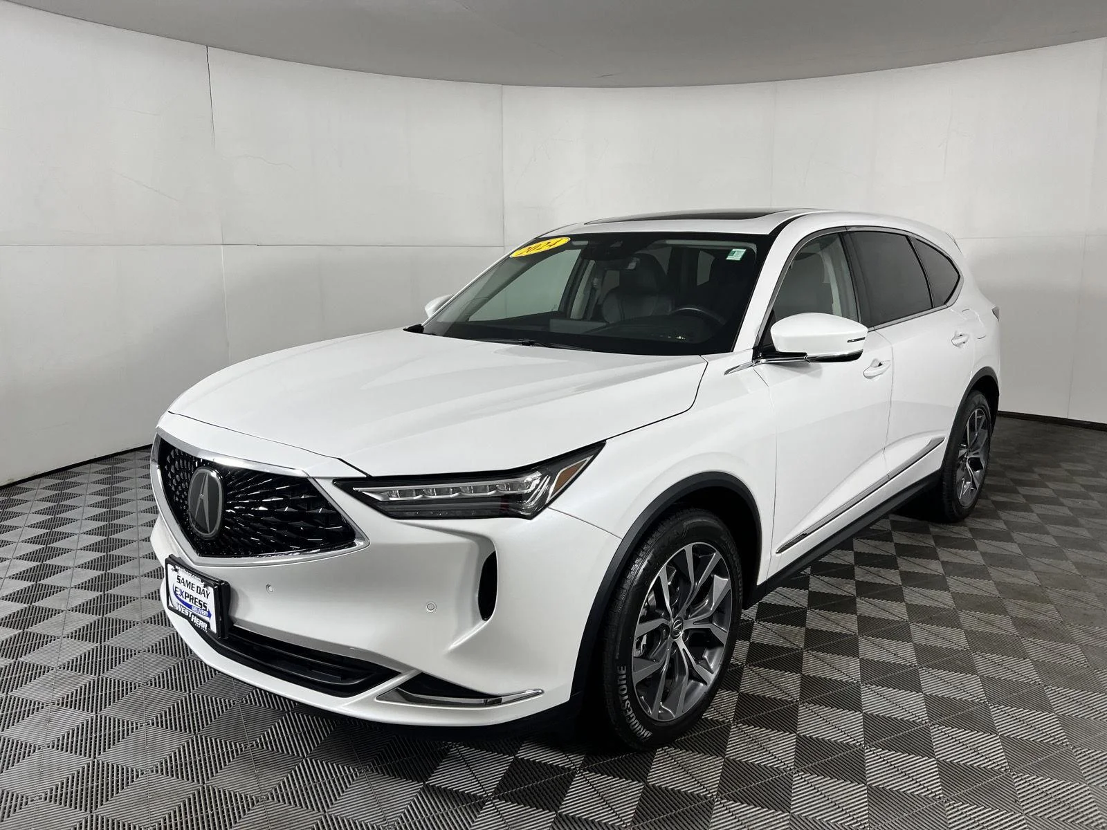 Used 2024 Platinum White Pearl Acura  image 5