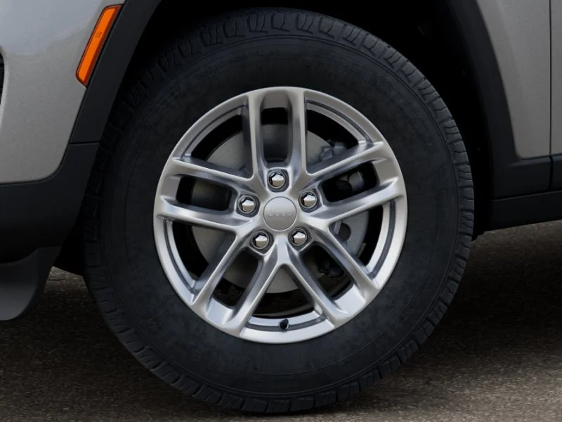 New 2026 Silver Zynith Jeep Laredo image 34