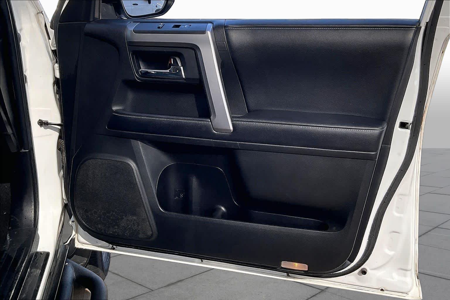 Used 2019 Super White Toyota SR5 image 22