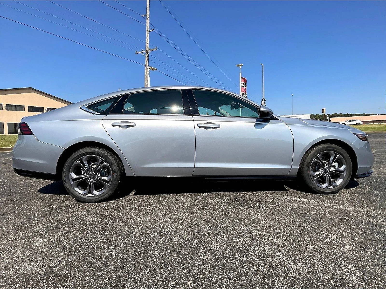 New 2026 Solar Silver Metallic Honda EX-L image 2