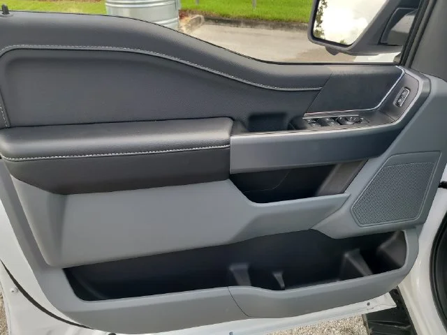 New 2026 Oxford White Ford XLT image 15