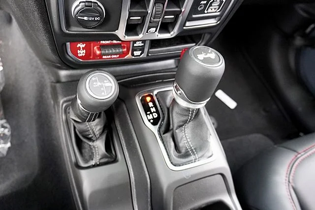 New 2026 Anvil Clear-Coat Exterior Paint Jeep Rubicon X image 38