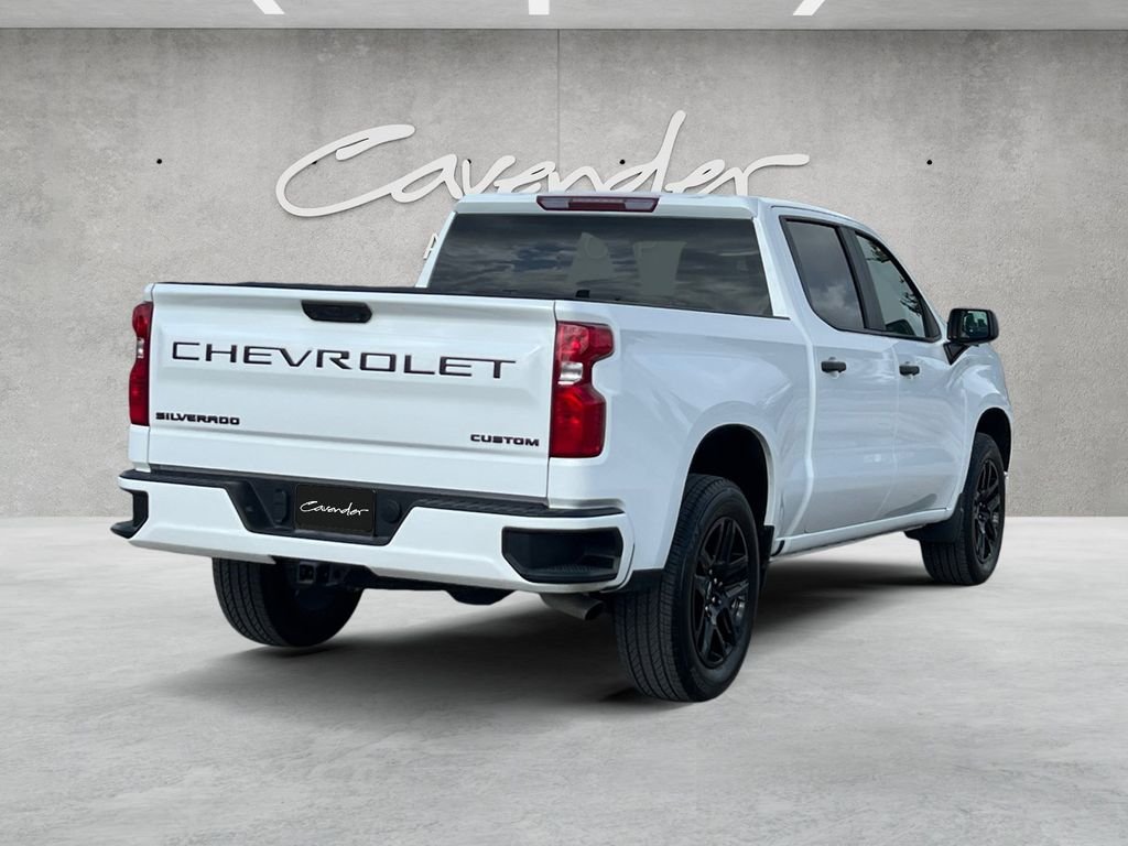 Used 2025 White Chevrolet Custom image 16
