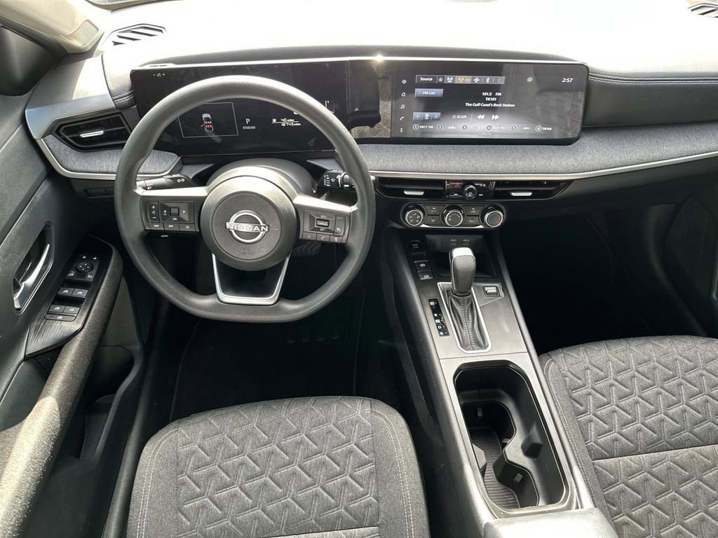 Used 2025 Brown Nissan SV image 10