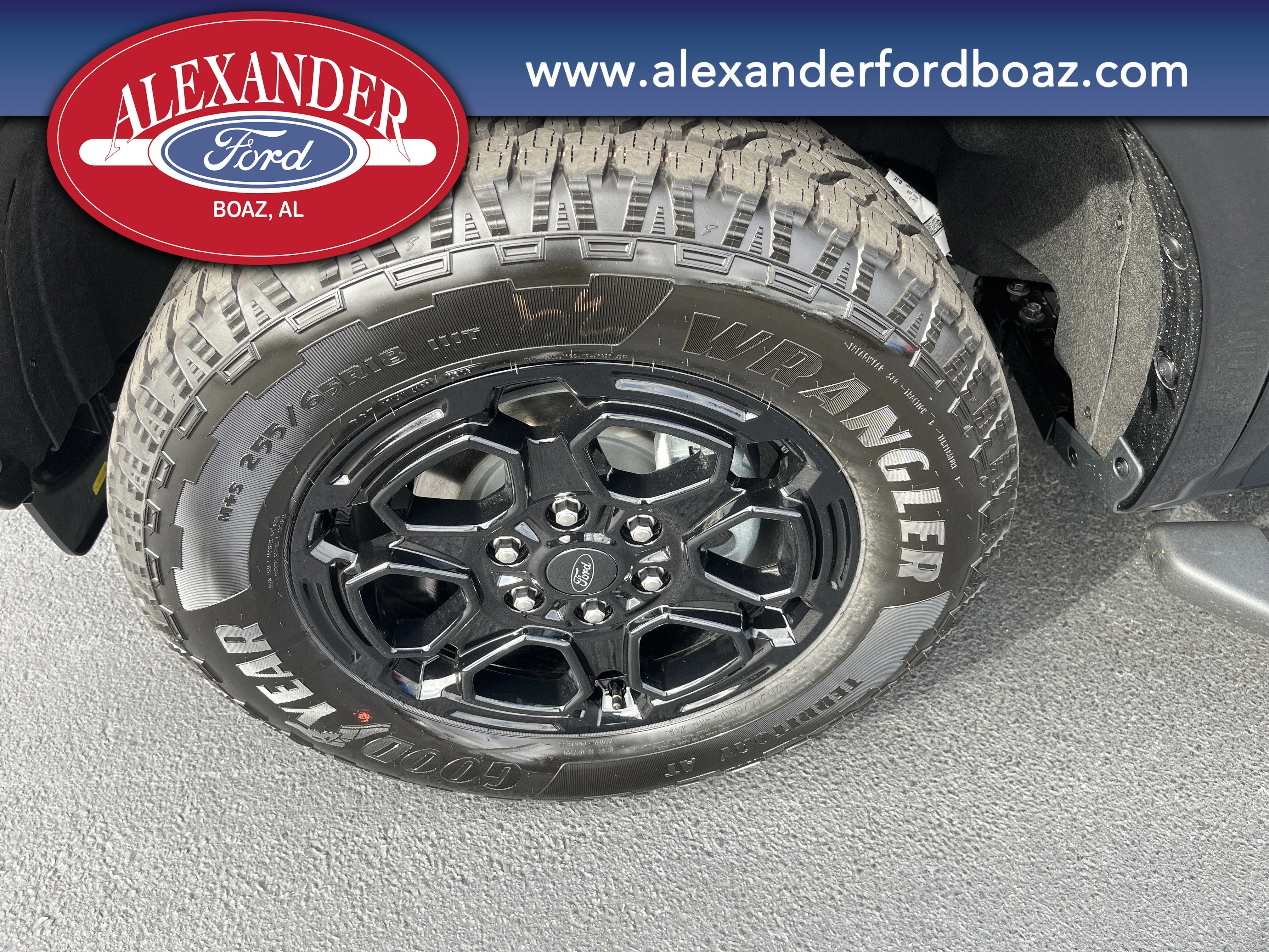 New 2025 Shadow Black Ford XLT image 10