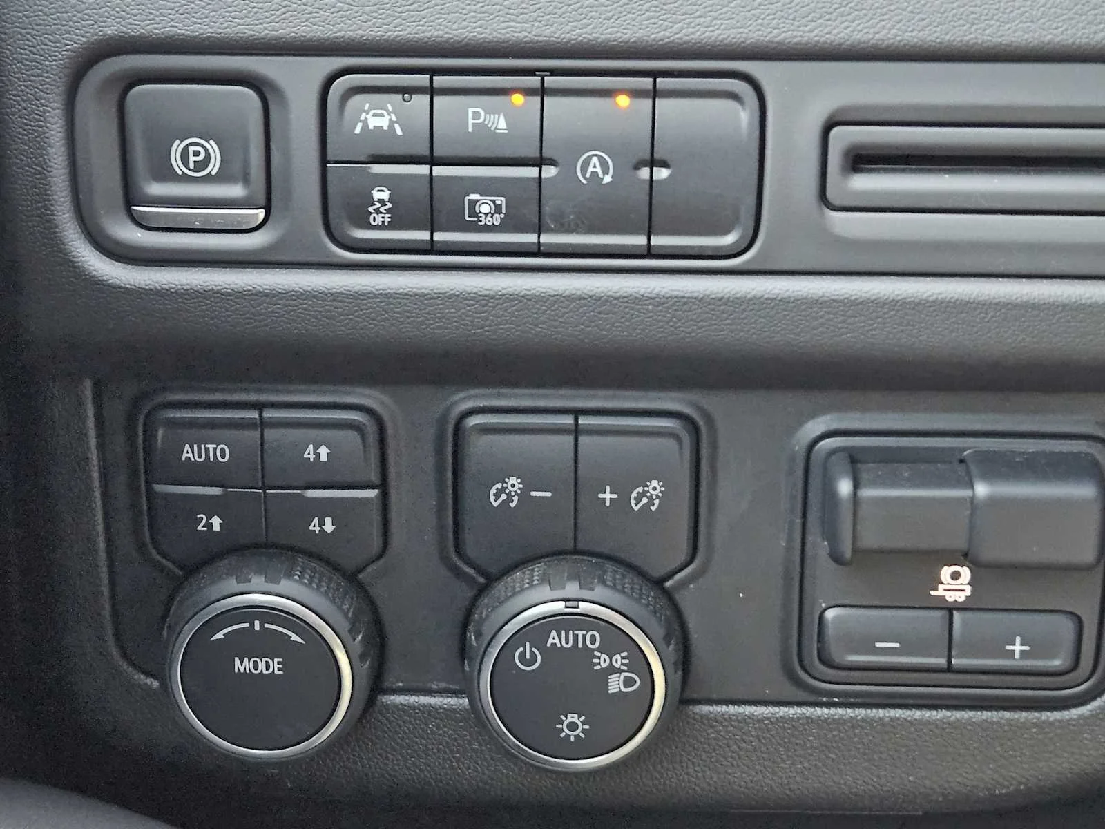 Used 2024 Summit White Chevrolet RST image 16