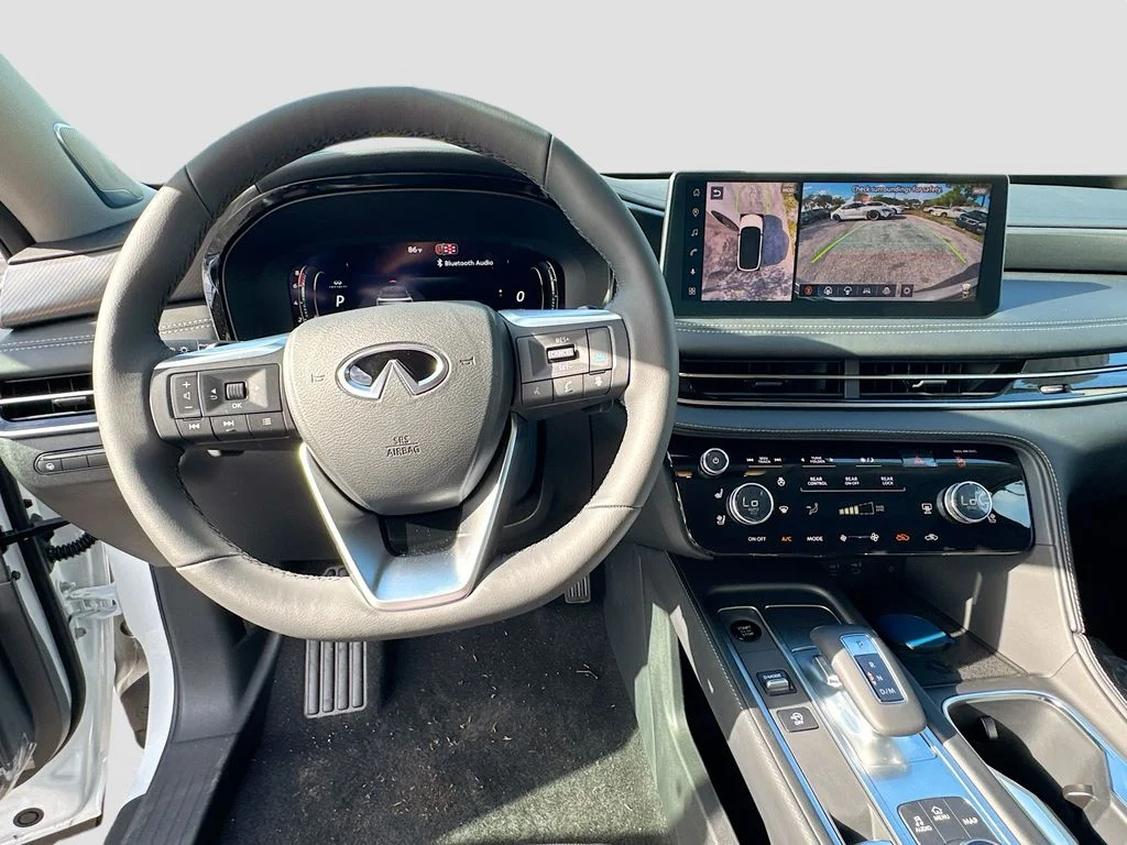 Used 2027 White INFINITI LUXE image 11