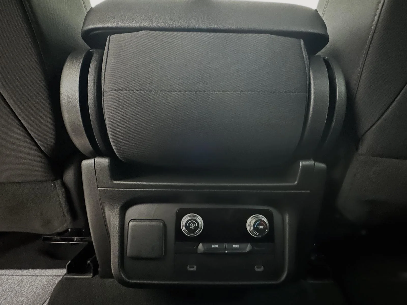 Used 2024 Onyx Black GMC SLE image 19