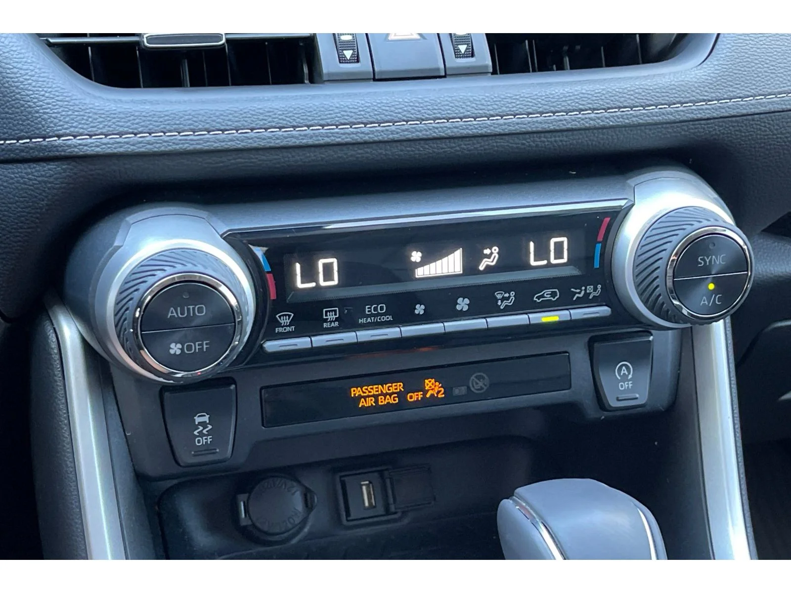 Used 2022 Lunar Rock Toyota XLE Premium image 29