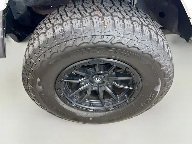 Used 2018 White Jeep Unlimited Sahara image 31