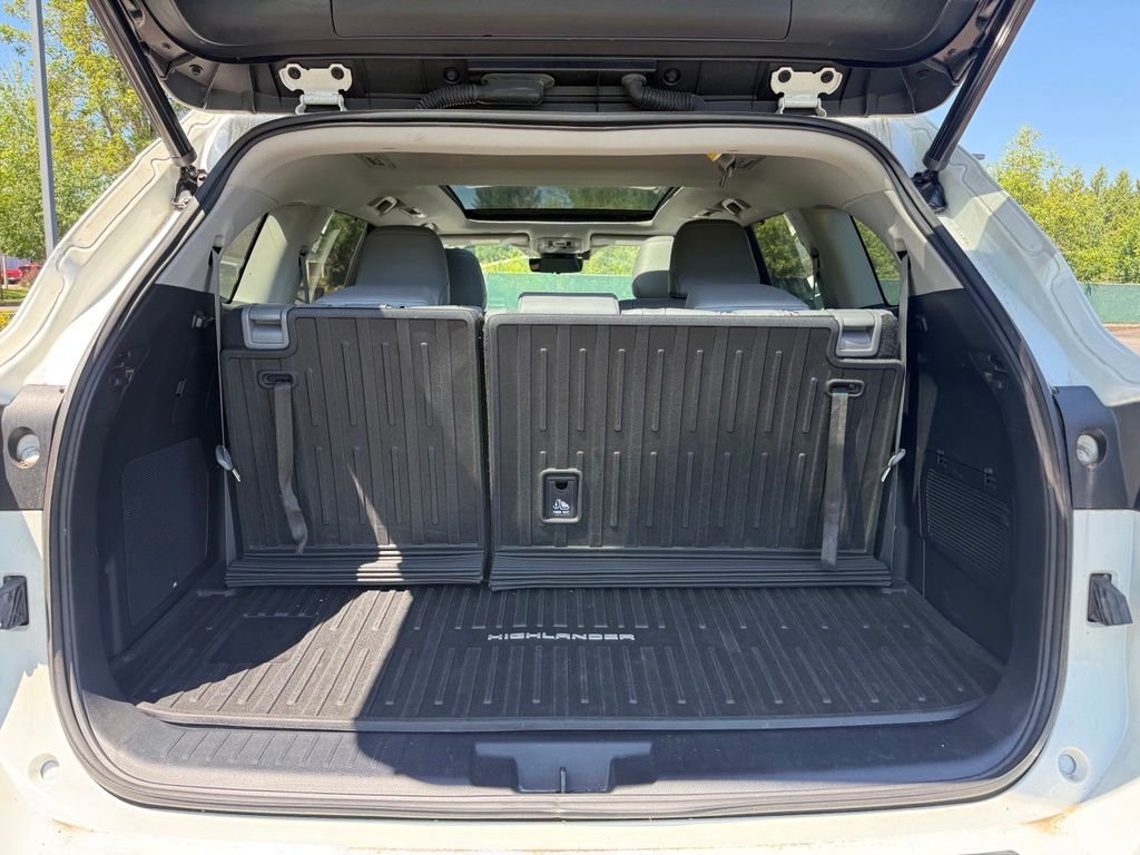 Used 2021 Blizzard Pearl Toyota Platinum image 23