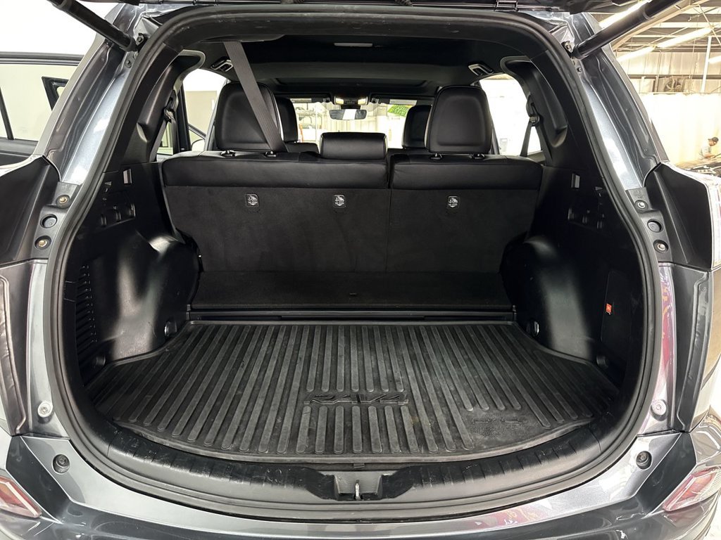 Used 2018 Magnetic Gray Metallic Toyota SE image 34