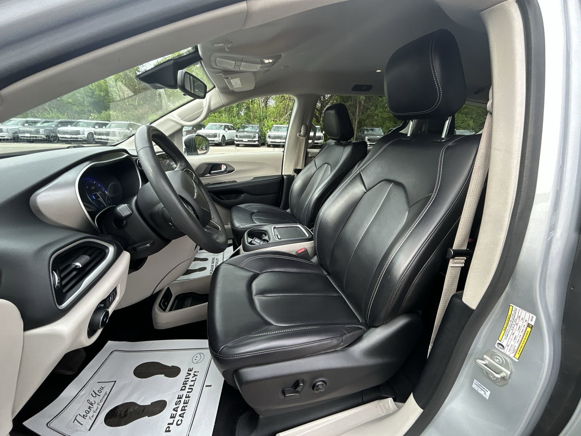 Used 2023 Silver Mist Clearcoat Chrysler Touring L image 19