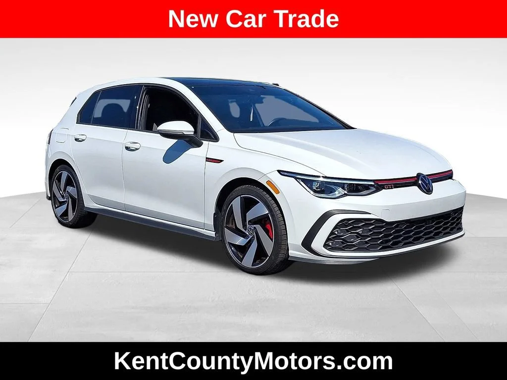 2022 Volkswagen Golf GTI 2.0T SE 4-door's photo