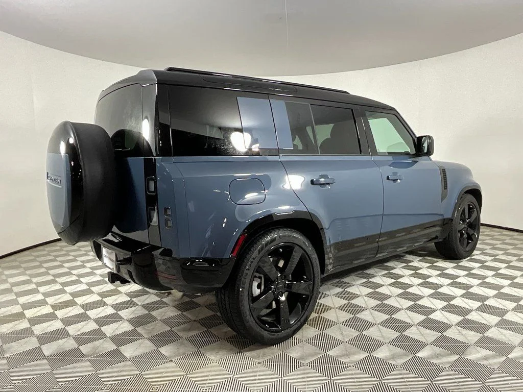 New 2026 Tasman Blue Metallic Land Rover X-Dynamic SE image 2