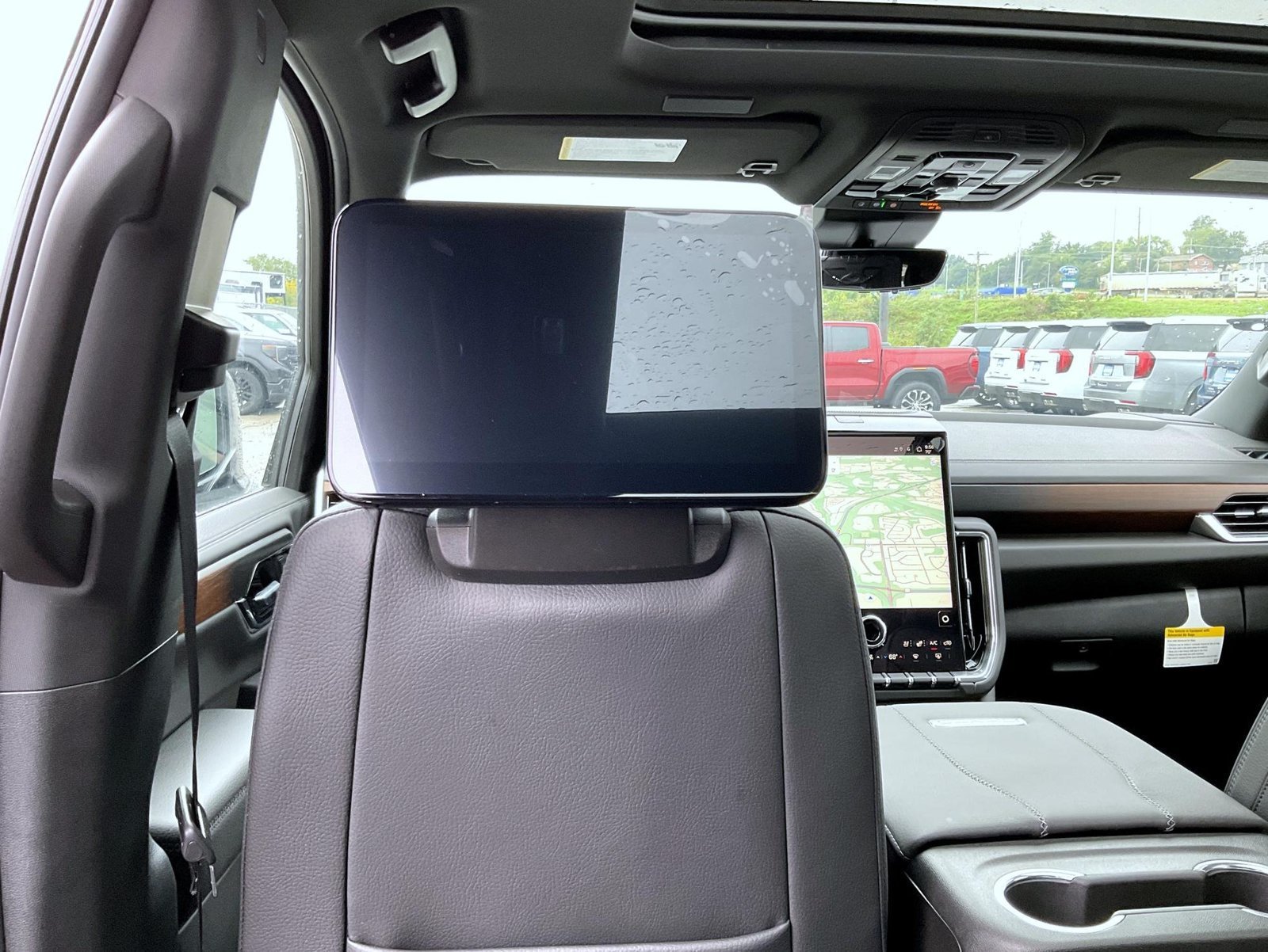 2026 GMC Yukon Denali - Photo 21