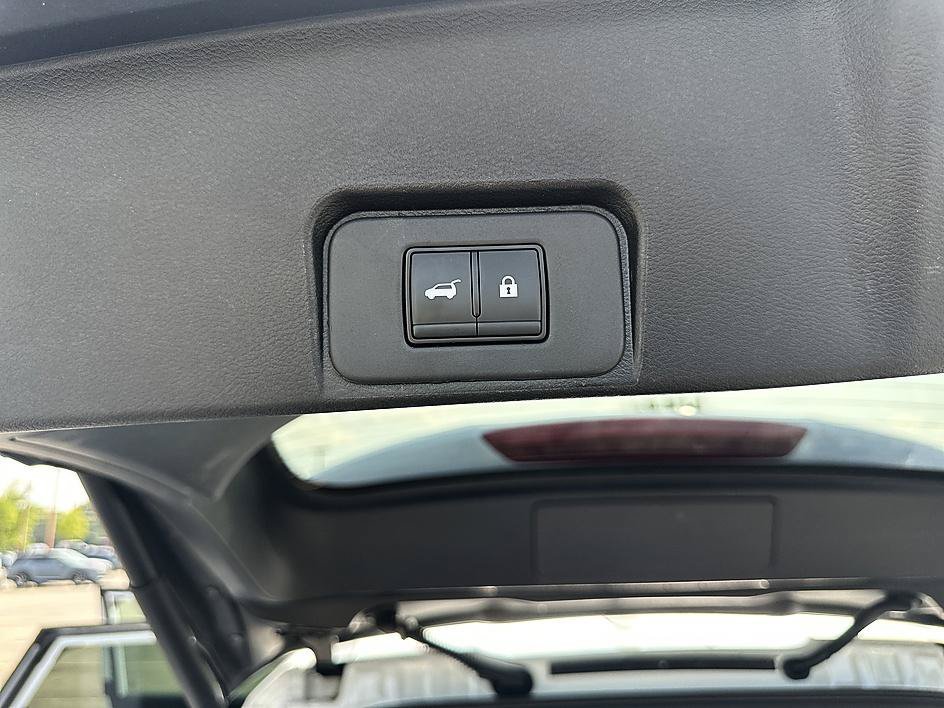 Used 2025 Everest White Pearl Nissan SV image 16