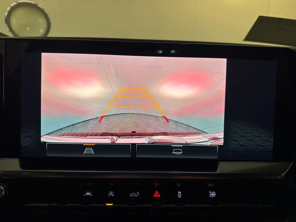 Used 2022  GMC Elevation image 23