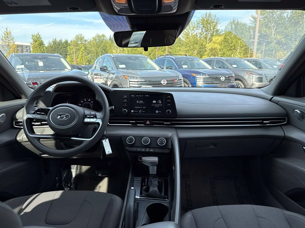 Used 2022 Scarlet Red Pearl Hyundai SE image 12
