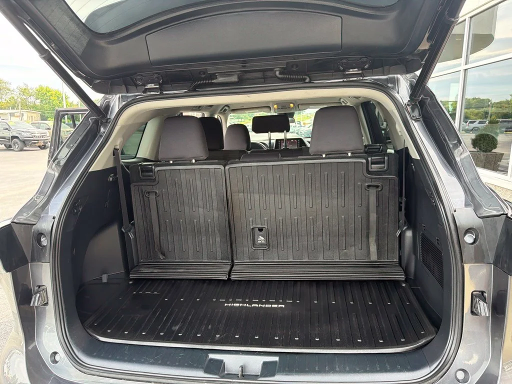Used 2022 Magnetic Gray Metallic Toyota LE image 13