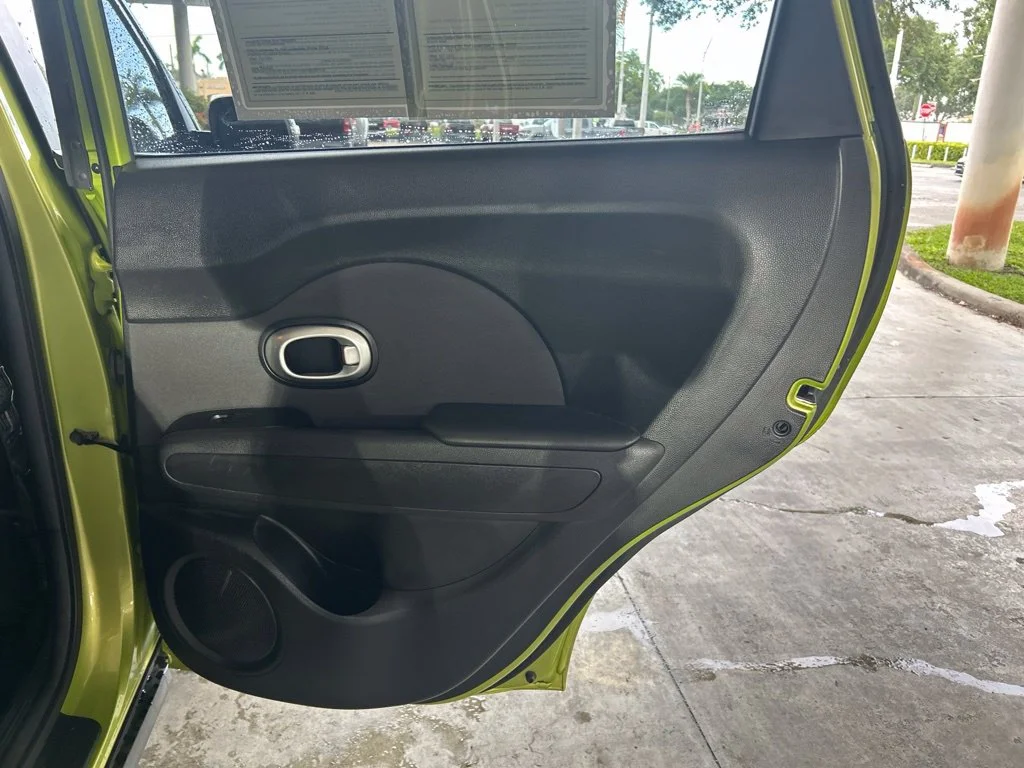 Used 2014 Green Kia Plus image 25