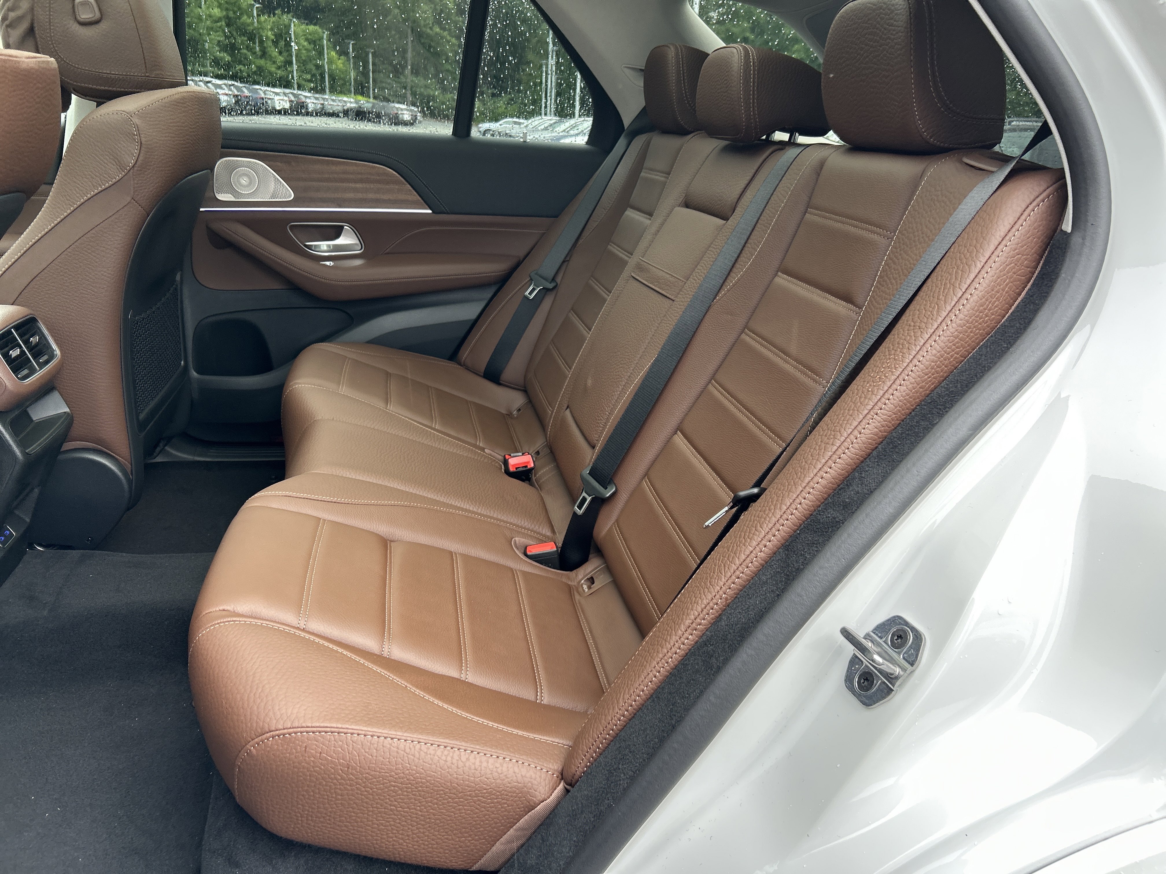 New 2026 MANUFAKTUR Moonlight White Metallic Mercedes-Benz GLE 450 4MATIC® SUV image 36