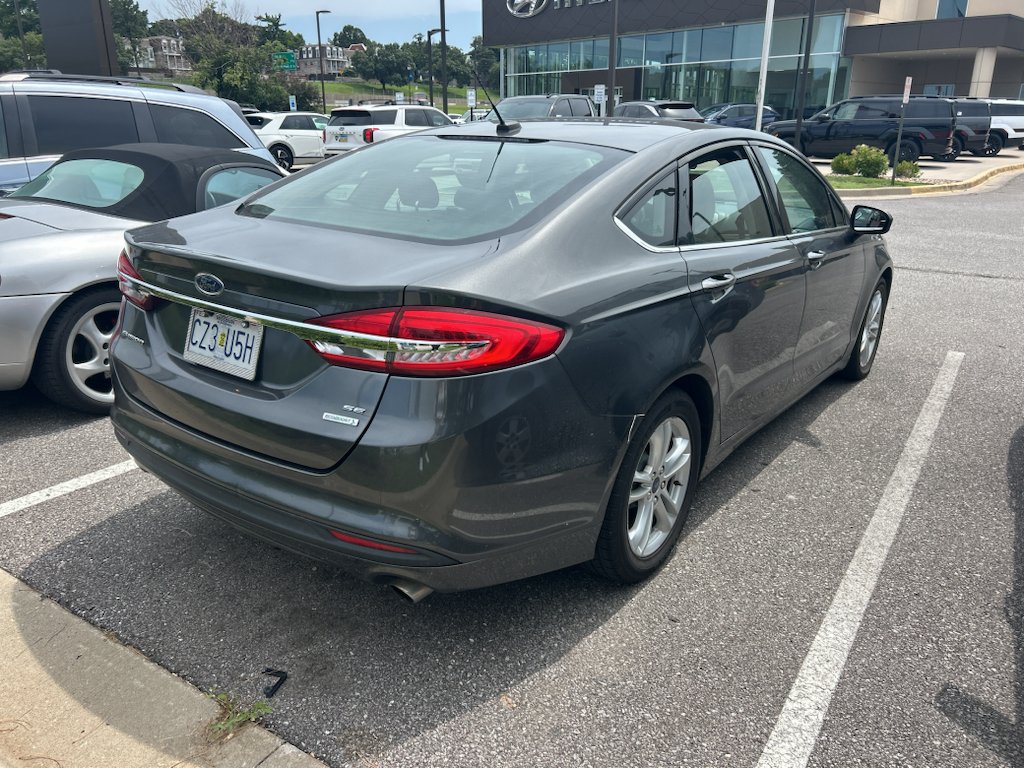 Used 2018 Magnetic Metallic Ford SE image 8