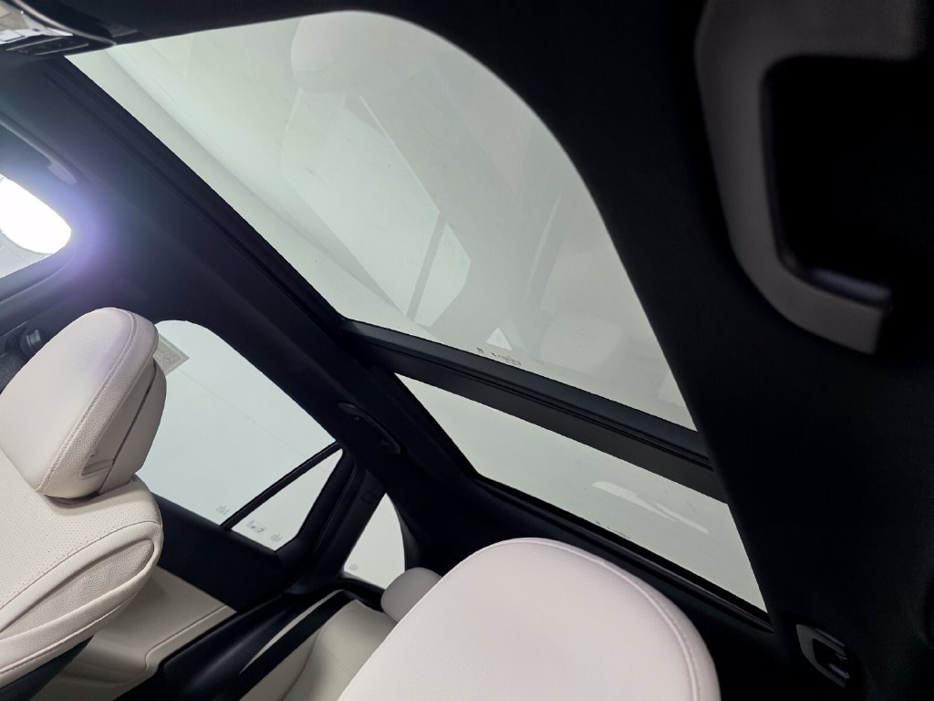 New 2027 Verde Silver Metallic Mercedes-Benz GLC 300 image 25
