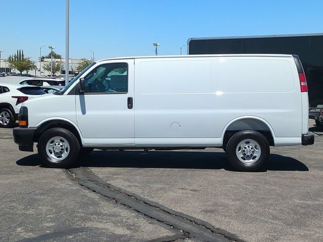 New 2026 Summit White Chevrolet WT image 5