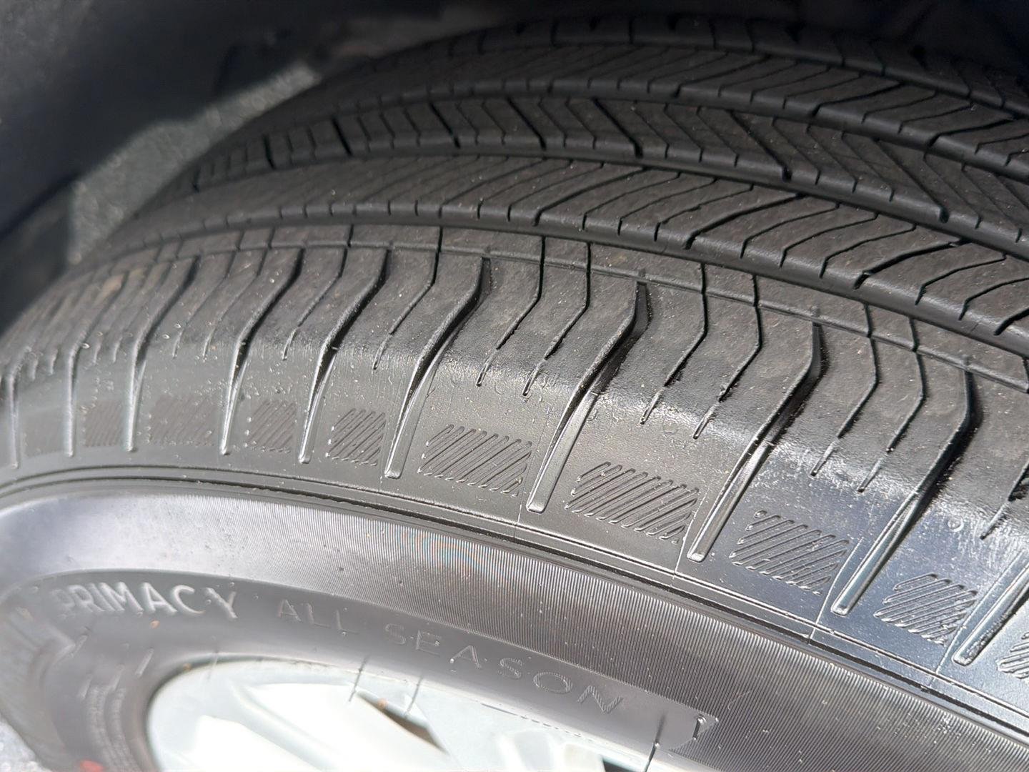 Used 2025 Wind Chill Pearl Toyota XLE image 41