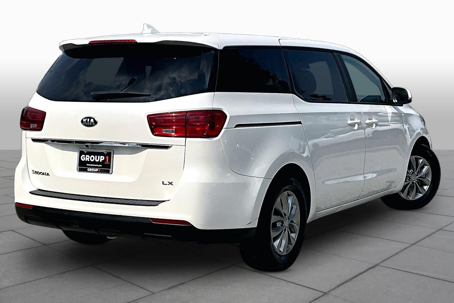Used 2021 Snow White Pearl Kia LX image 13