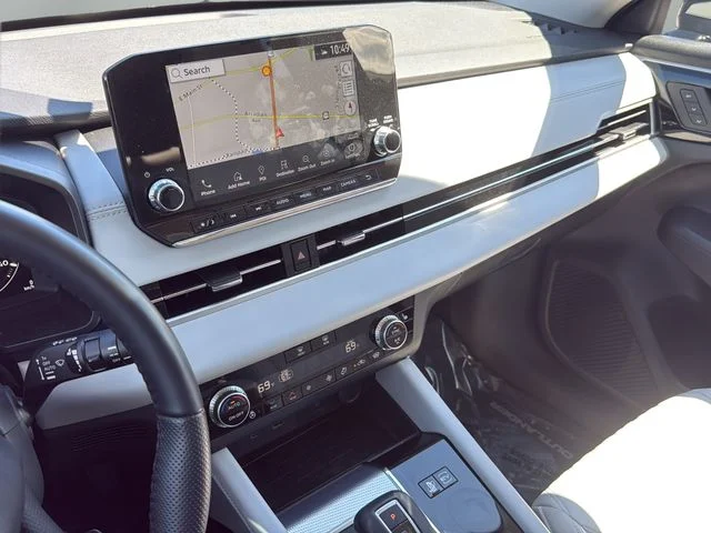 Used 2025 Black Mitsubishi SEL Platinum Edition image 23