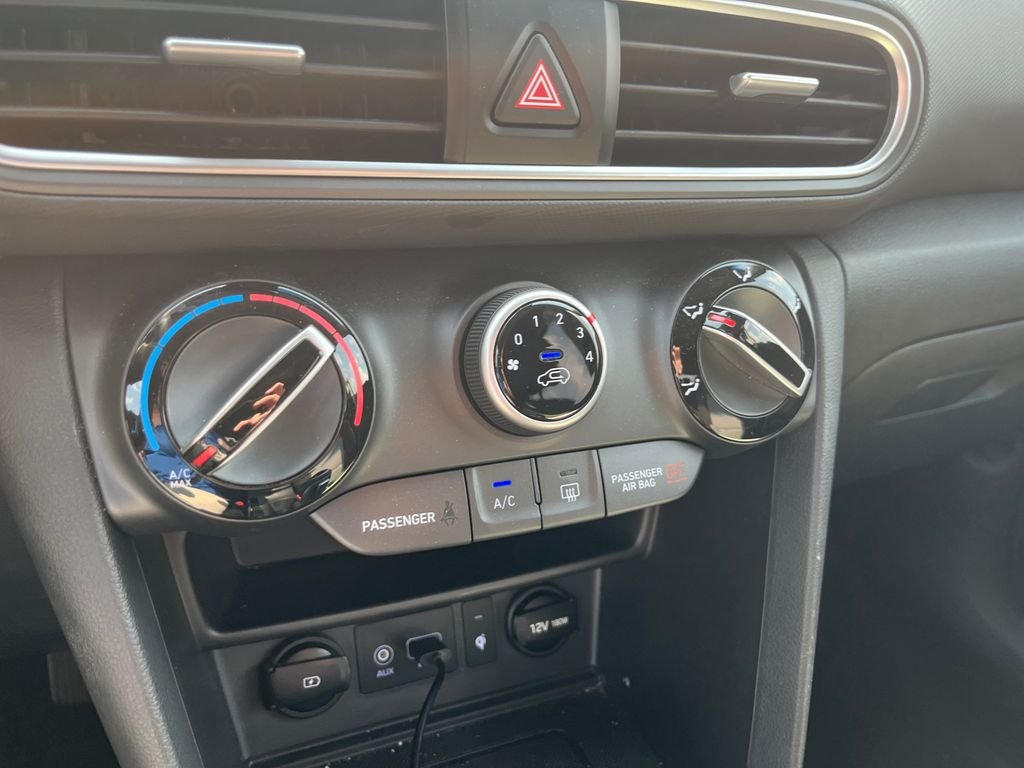 Used 2021 White Hyundai SEL Plus image 19