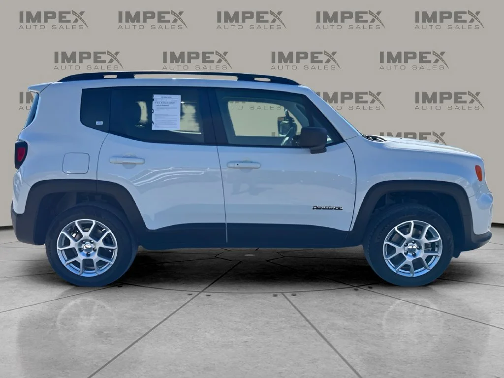 Used 2022 White Jeep Latitude image 6