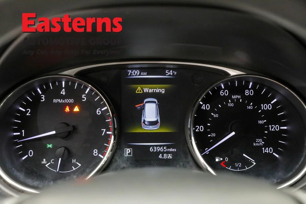Used 2016 Silver Nissan SV image 18