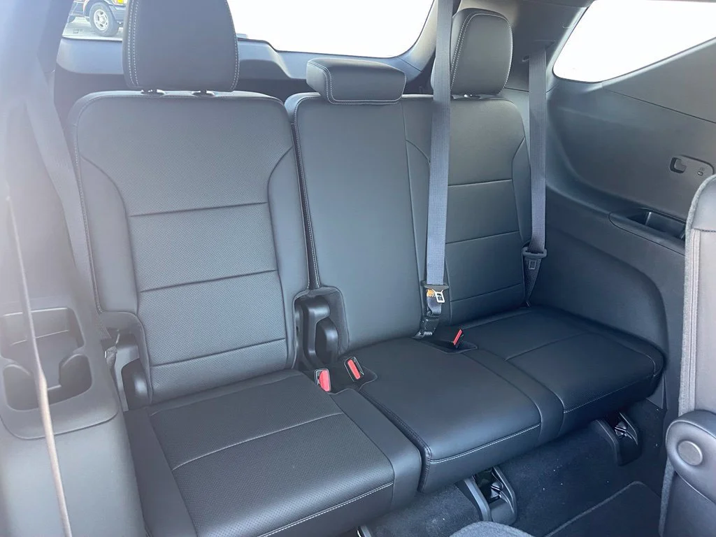 New 2027 Polar White Tricoat Chevrolet LT image 31
