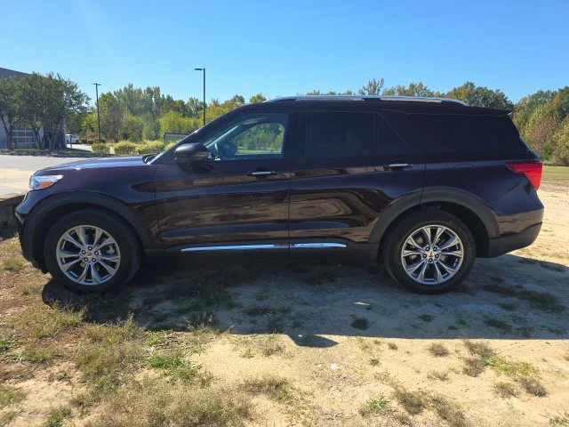 Used 2023 Red Ford Limited image 3